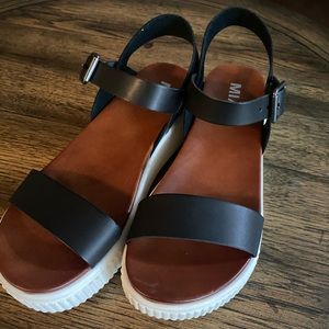 NEW Mia black sandals size 8 1/2